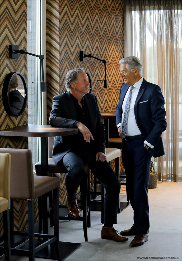 Twee zakenmensen in gesprek